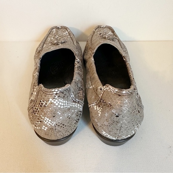 SAS Metallic Snakeskin Hope Loafers with Tassels - Size 7.5 - Picture 9 of 15